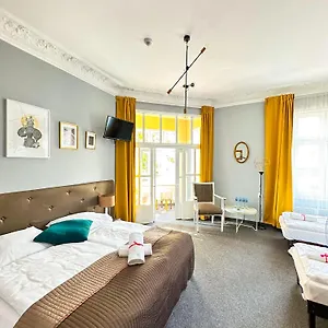 Expolis - Center Mtp Targi - 24h #betterthanyourex Guest house